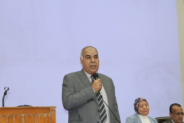 تحت رعاية الاستاذ الدكتور احمد المنشاوى رئيس الجامعة، والاستاذ الدكتور علاء عطية عميد كلية الطب ورئيس مجلس ادارة المتشفيات الجامعية، بدأت اليوم الاحد الموافق ٢١ سبتمبر ،الاحتفال ببدء العام الجامعى  ٢٠٢٥/ ٢٠٢٦، وسط أجواء يملؤها الحماس والفخر بتحقيق الحلم وبداية رحلة علمية وإنسانية جديدة، بالالتحاق بكلية الطب جامعة أسيوط.