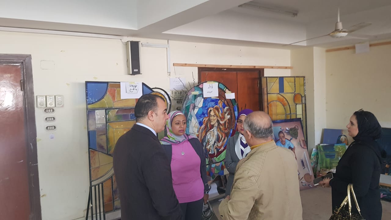 استقبال كلية الفنون الجميلة للجنة وضع آلية للاستفادة من الاعمال الطلابية بالجامعة