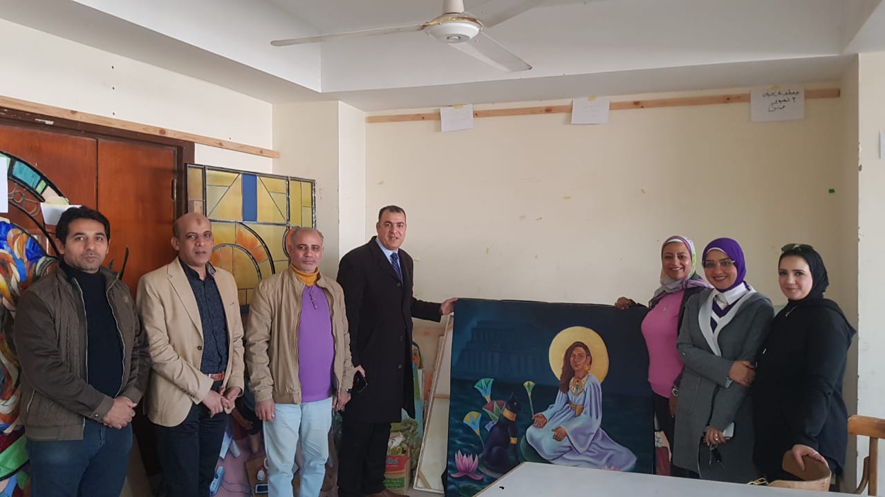 استقبال كلية الفنون الجميلة للجنة وضع آلية للاستفادة من الاعمال الطلابية بالجامعة
