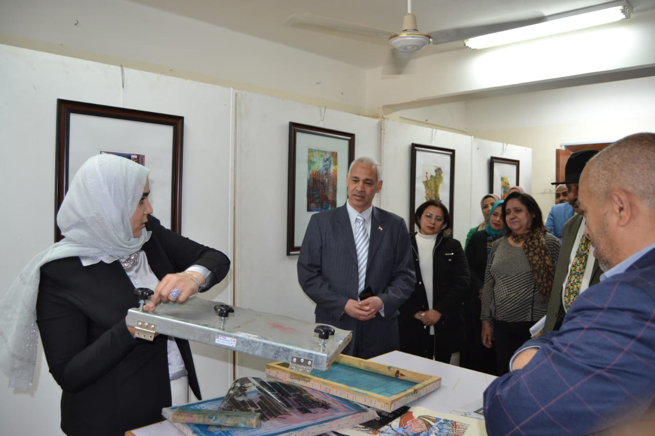 افتتاح معرض action للفنانة الدكتورة / هبة فوزى ابوالسعود المدرس بقسم الجرافيك 