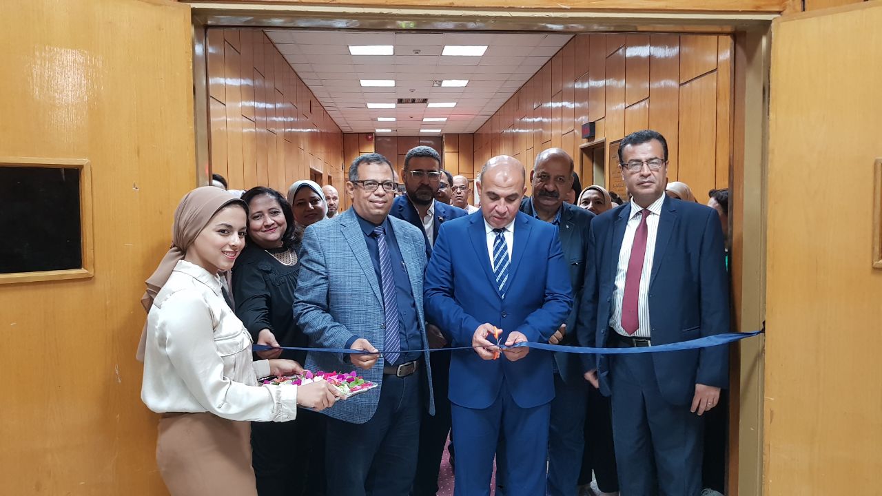 معرض لأعمال السادة اعضاء هيئة التدريس والهيئة المعاونة بالكلية