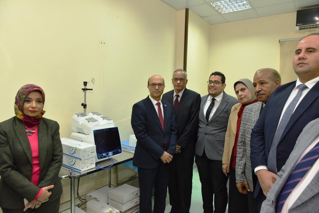 رئيس جامعة أسيوط يفتتح تطوير وحدة العناية المركزة لأورام الأطفال بمعهد جنوب مصر للأورام ويشهد وصول أحدث جهاز تردد حراري  لعلاج الألاَم المزمنة