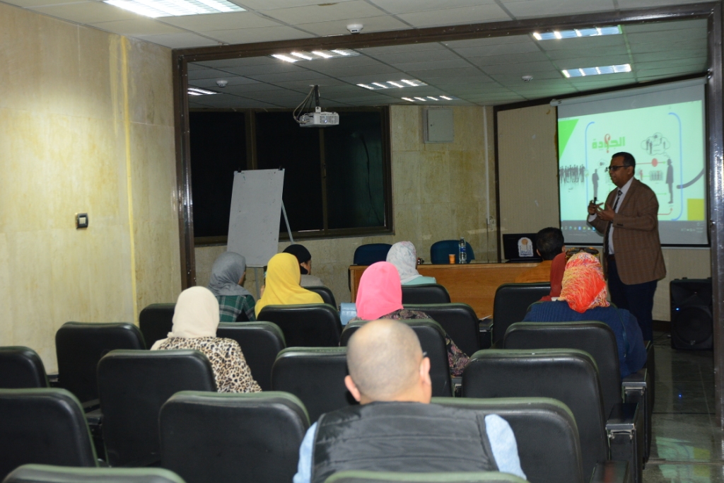 مركز ضمان الجودة والتأهيل للاعتماد بجامعة أسيوط يعقد دورة تدريبية حول" قياس نواتج تعلم البرامج الدراسية"