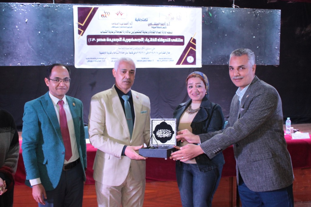 جامعة أسيوط تشهد ختام ملتقى الندوات الذاتية وتوزيع الجوائز للكليات الفائزة بالمراكز الأولى 