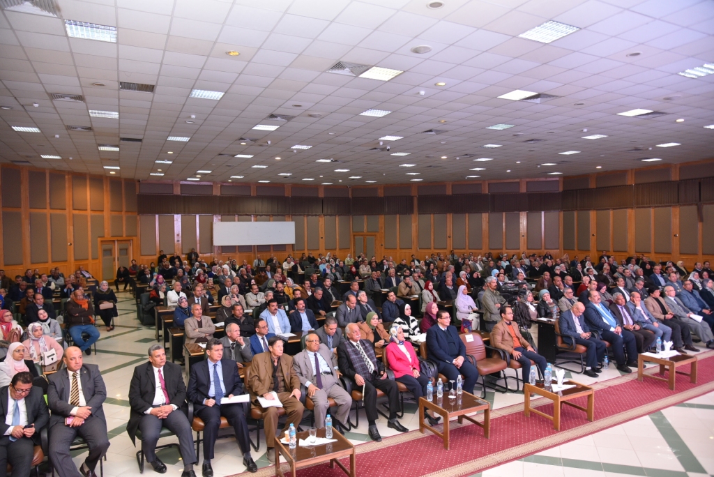 جامعة أسيوط تستعرض نتائج الوضع الراهن للجامعة فى إطار إعداد خطتها الاستراتيجية 2024_2029