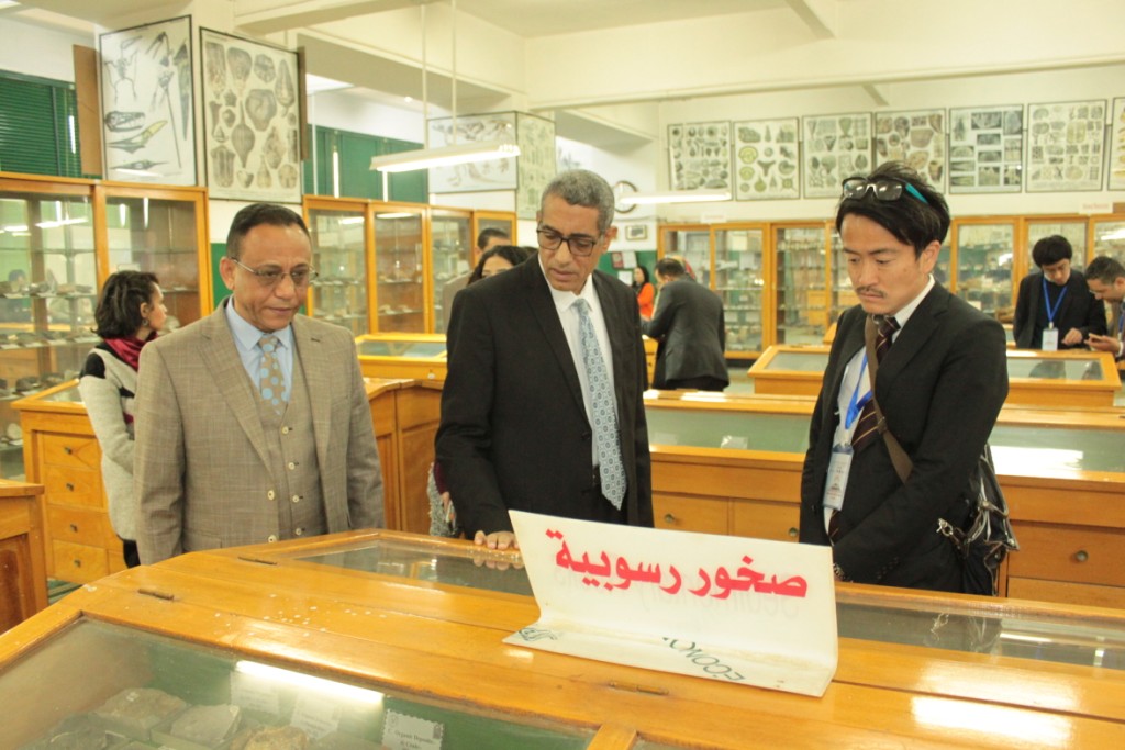 الوفد الياباني المشارك في الملتقى المصري الياباني؛ في زيارة لمتحفيّ "الجيولوجيا" ، و"الفونا" بجامعة أسيوط