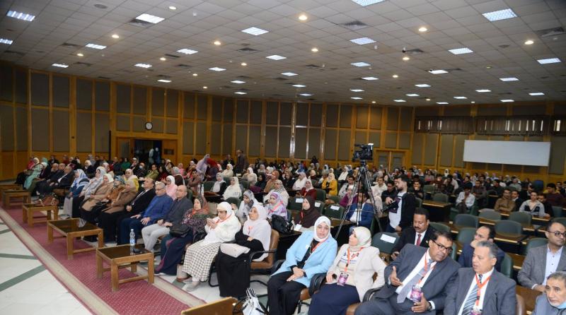 قسم طب الأطفال وقسم الأمراض الباطنة يطلقان مؤتمرهم الأول لعلم المناعة والروماتيزم للأطفال البالغين