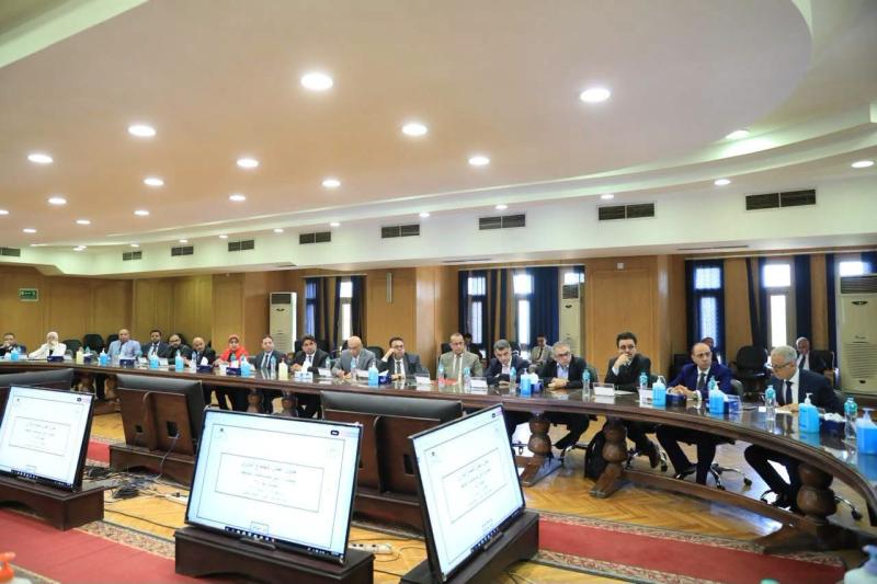 عميد طب أسيوط يشارك في اجتماع المجلس الأعلى للمستشفيات الجامعية لبحث تطوير المنظومة الصحية 