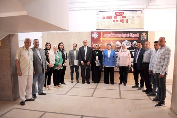 في إطار مسابقة "أفضل كلية صديقة للبيئة": لجنة تقييم الكليات بجامعة أسيوط تزور كلية الطب