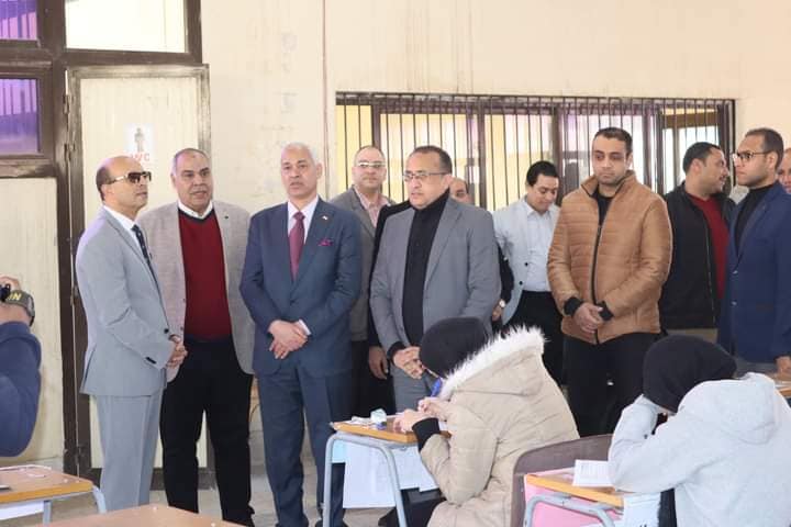 The President of Assiut University and the Dean of the Faculty of Medicine inspect the work of the mid-year exams for the Faculty of Medicine students