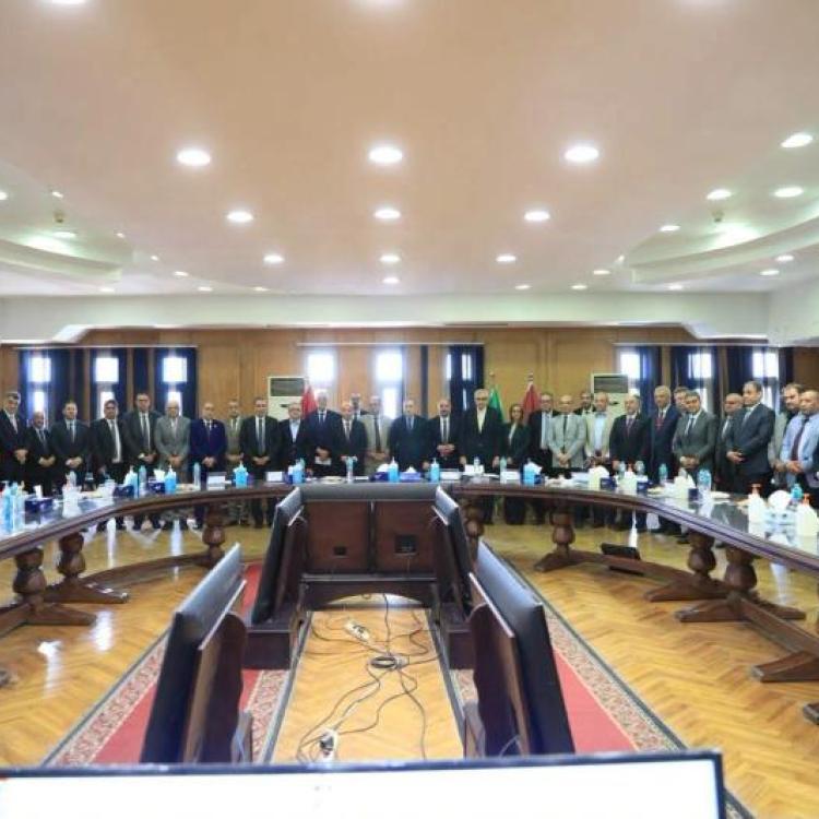 The Dean of the Faculty of Medicine at Assiut University participates in the meeting of the Supreme Council of University Hospitals to discuss the development of the health system.