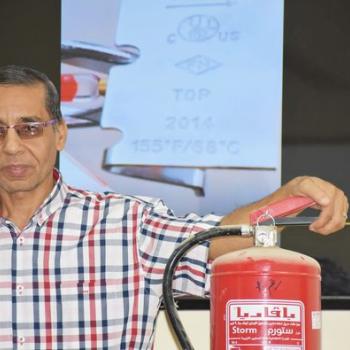 The Community Service and Environmental Development Sector, in cooperation with Crisis and Disaster Management, organized a symposium entitled “Training on how to use a fire extinguisher.”