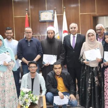 The Dean of the Faculty of Medicine honors the winners of the Quran memorization competition organized by the college.